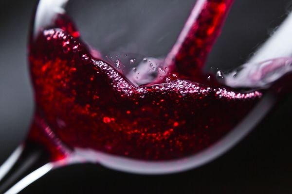 5 Red Wines with Low Tannins for Smooth Drinking